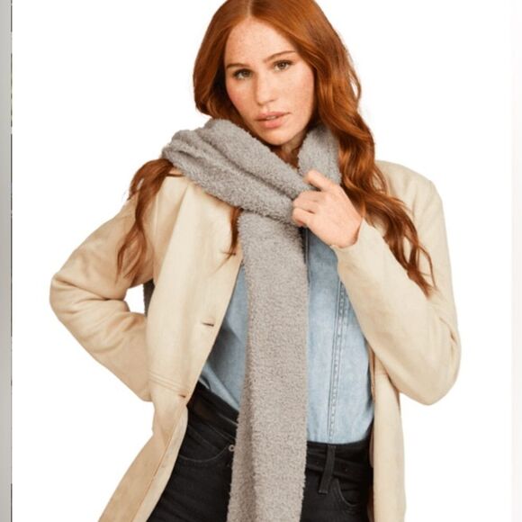 Barefoot Dreams Accessories - *NWT* Barefoot Dreams CozyChic Scarf - Grey